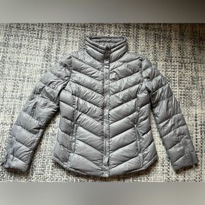GAP Down Jacket in Grey. Packable Travel Jacket folds down small. Lightweight.